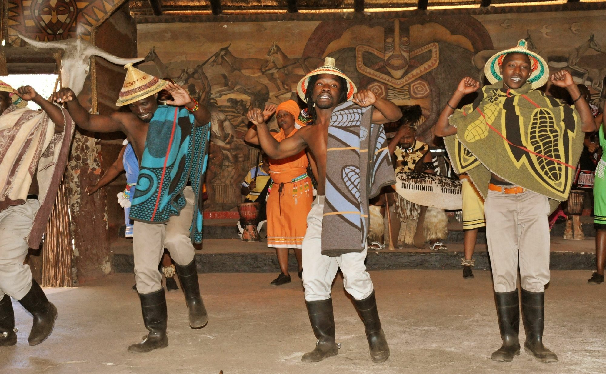 Aha Lesedi African Lodge & Cultural Village Broederstroom Экстерьер фото