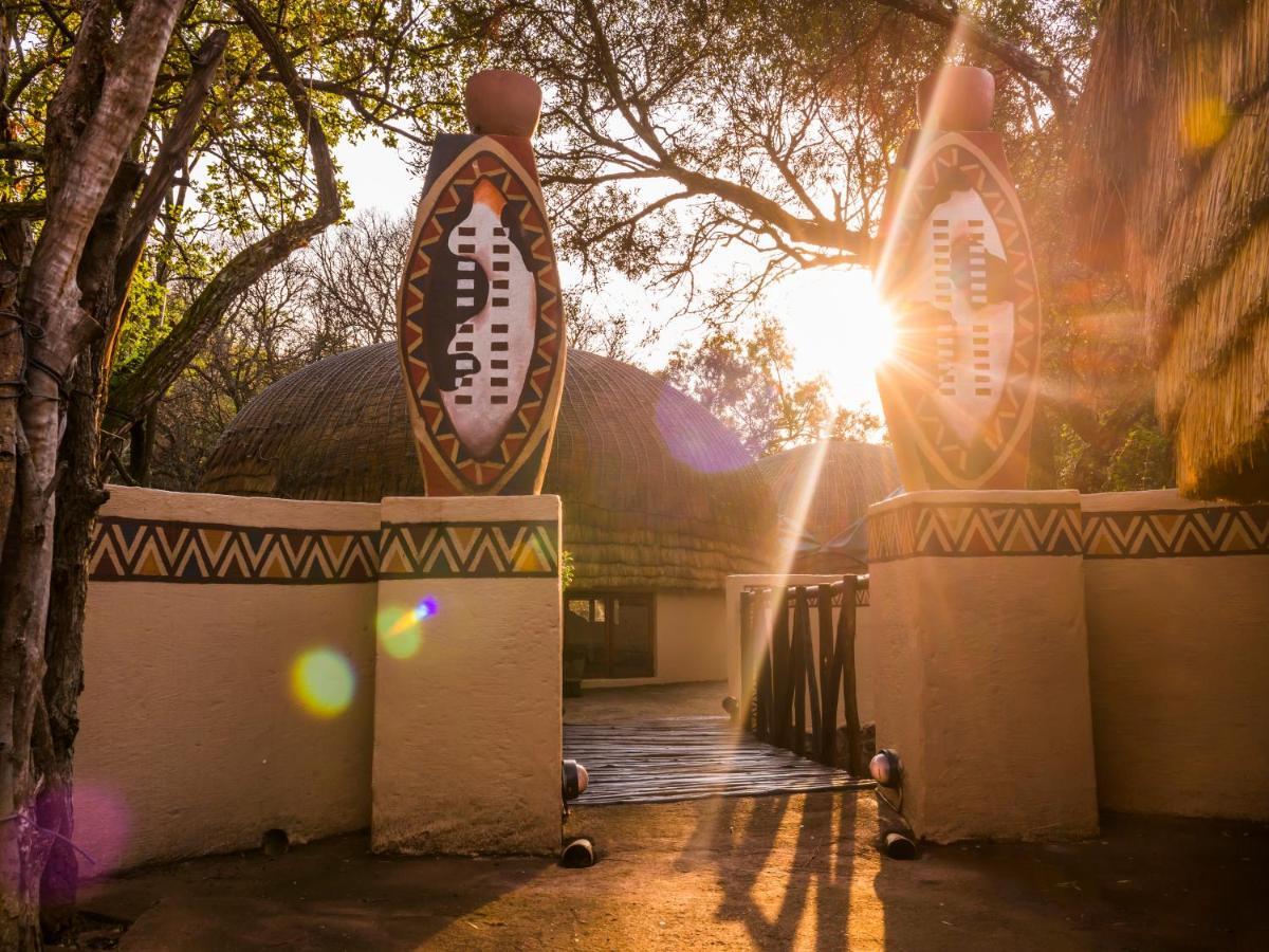 Aha Lesedi African Lodge & Cultural Village Broederstroom Экстерьер фото